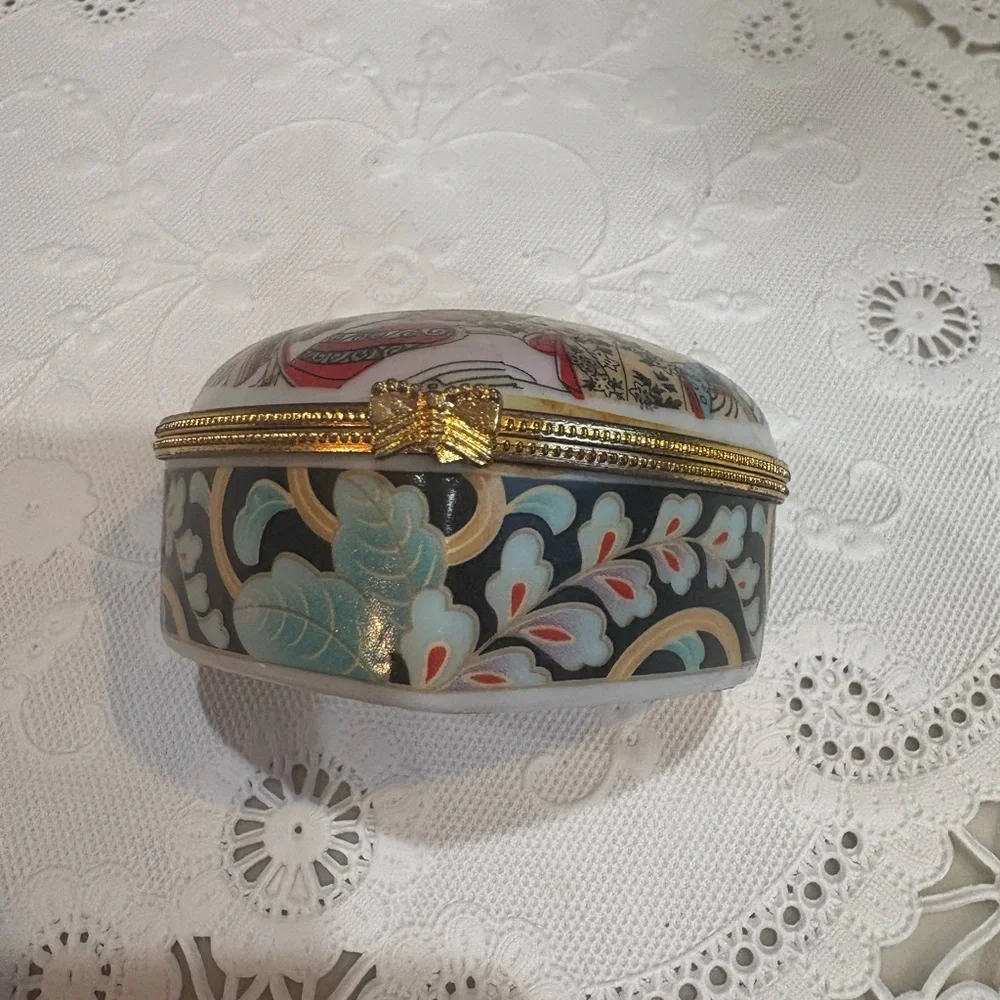 Japanese Hand Painted Heart-Shaped Ceramic Trinket Box